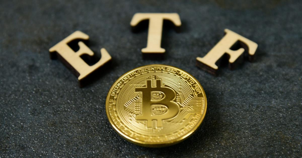 Приток $332 млн в BTC-ETF положил конец доминированию ETH-ETF
Приток $332 млн в BTC-ETF положил конец доминированию ETH-ETF