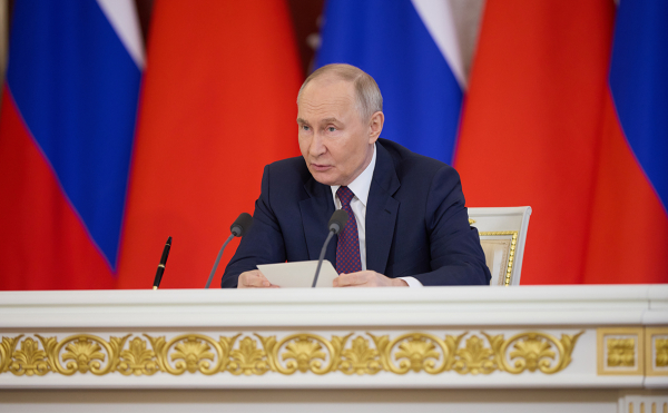 
                    Песков заявил о невозможности гарантий Украине из-за иностранных&nbsp;военных
                