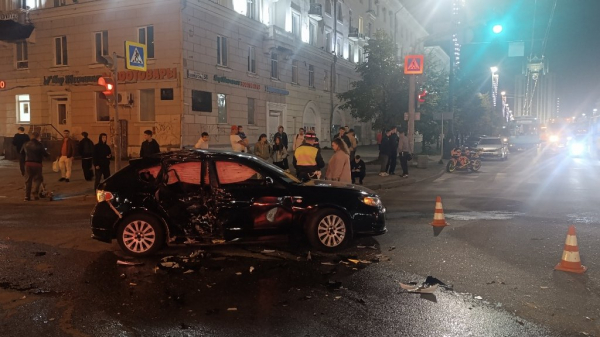 Страшное ДТП, мгновенно убившее мотоциклиста, попало на видео Страшное ДТП, мгновенно убившее мотоциклиста, попало на видео
