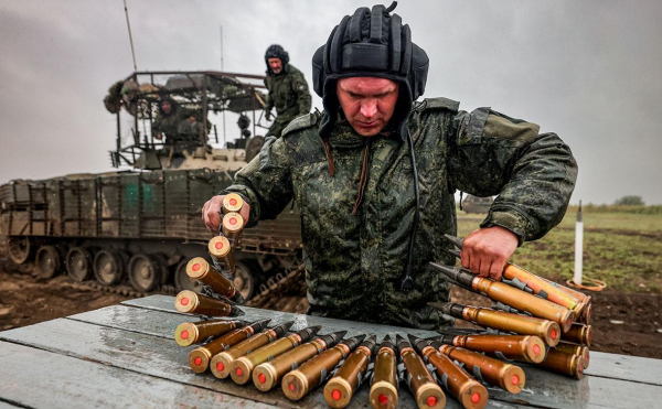 Медведев назвал российский бюджет на 2026 год военным
Медведев назвал российский бюджет на 2026 год военным