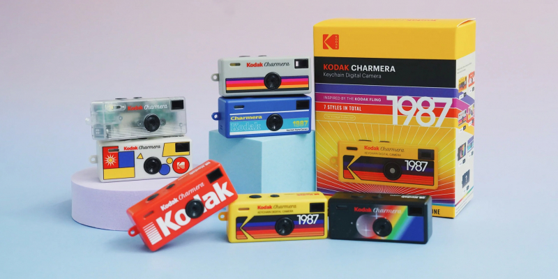 Kodak выпустила Charmera &mdash; мини-версию своей ретро-камеры, которая продаётся в случайном цвете