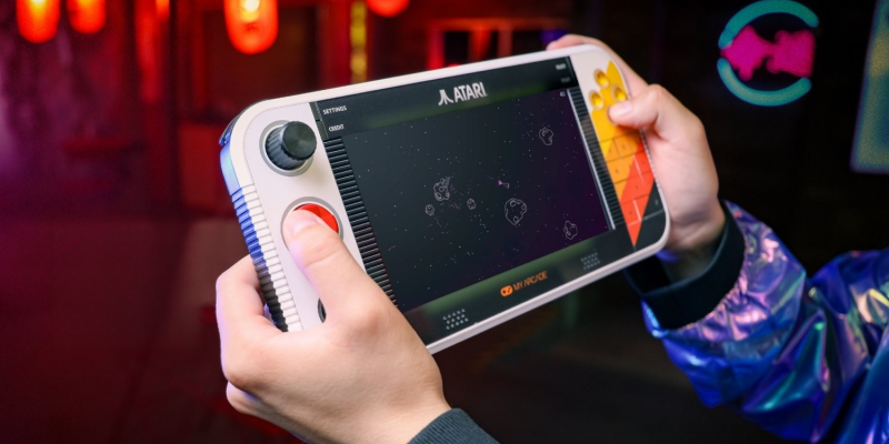 Представлена портативная ретро-консоль Atari Gamestation Go с умной подсветкой