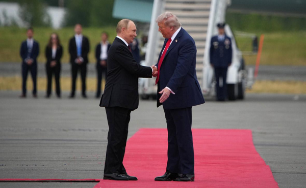 CBS сообщил о начале телефонного разговора Путина и Трампа
CBS сообщил о начале телефонного разговора Путина и Трампа
