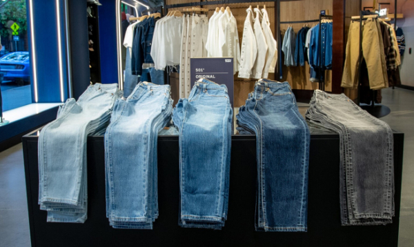 Квартальная чистая прибыль Levi's демонстрирует рекордный рост