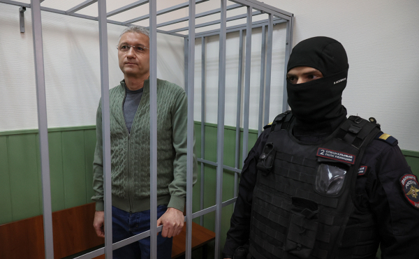 
                    Отец осужденного Тимура Иванова попросил суд не отбирать подарки сына
                