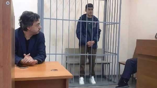 Суда арестовал мигранта, отрезавшего голову родной матери Суда арестовал мигранта, отрезавшего голову родной матери