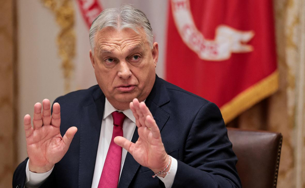 
                    Венгерская переводчица неверно передала Орбану слова Путина
                