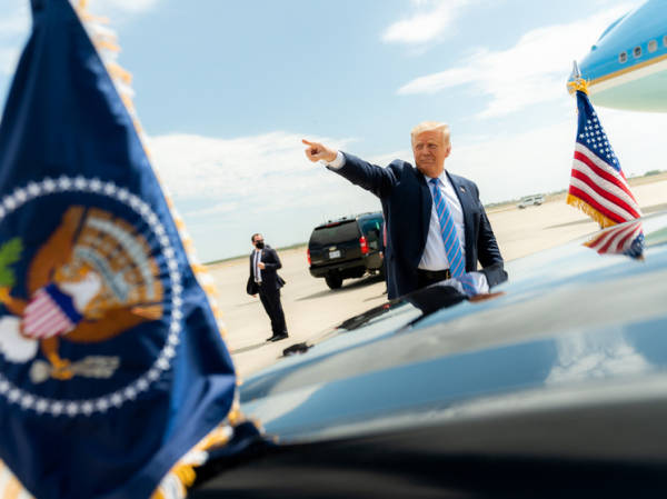 Трамп рассказал о последствиях, если американские пошлины признают незаконными
